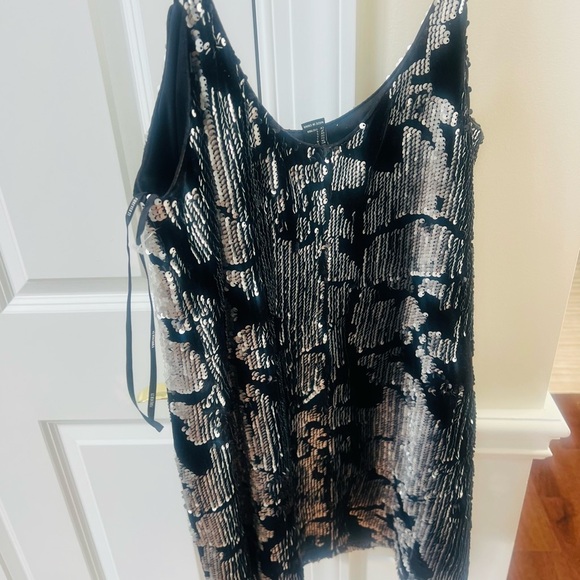 Forever 21 Monochrome Sequin Top - Picture 7 of 7